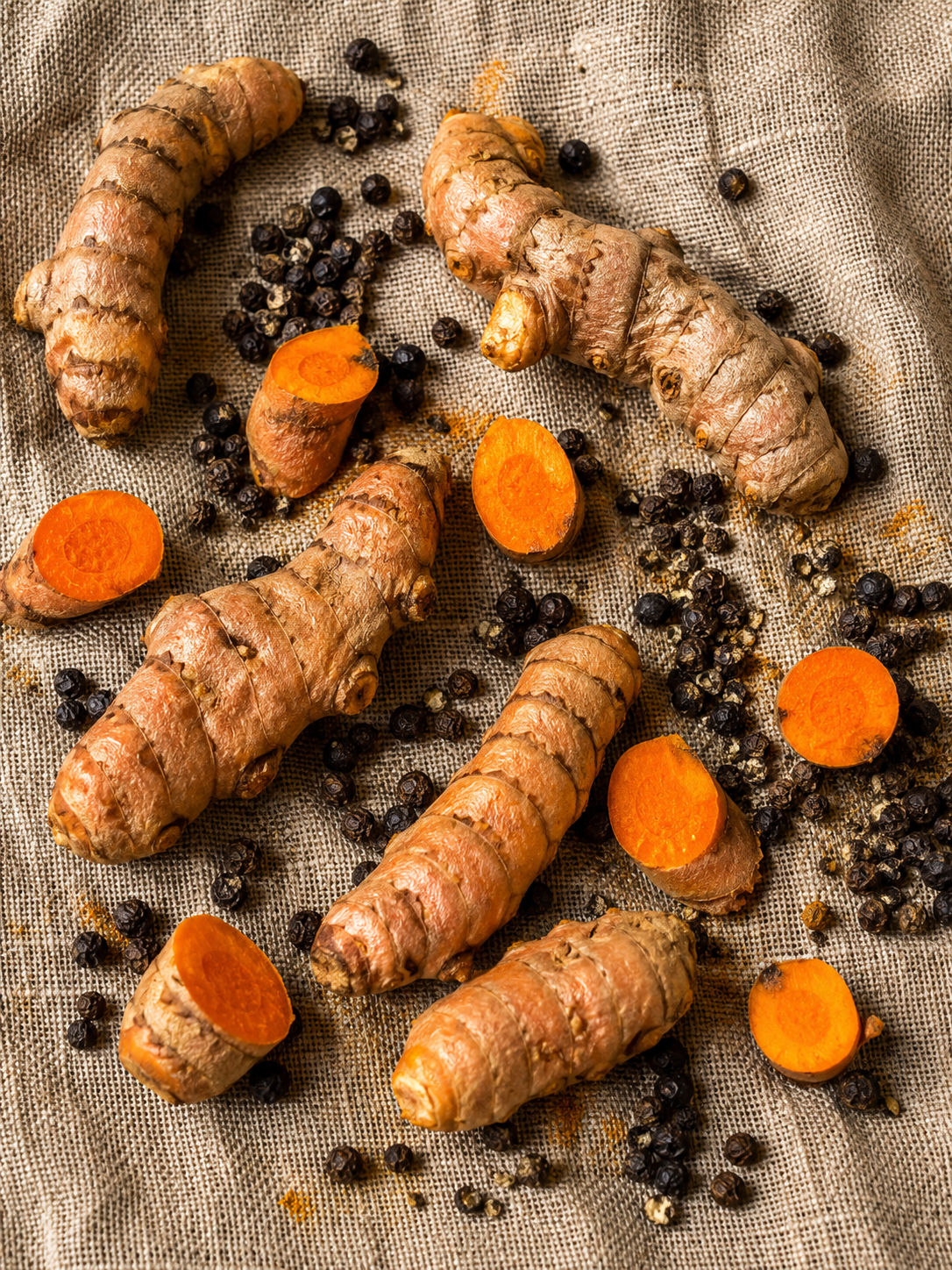 Turmeric with black pepper as a Foodna ingredient image for preparation-dependent spice signals.